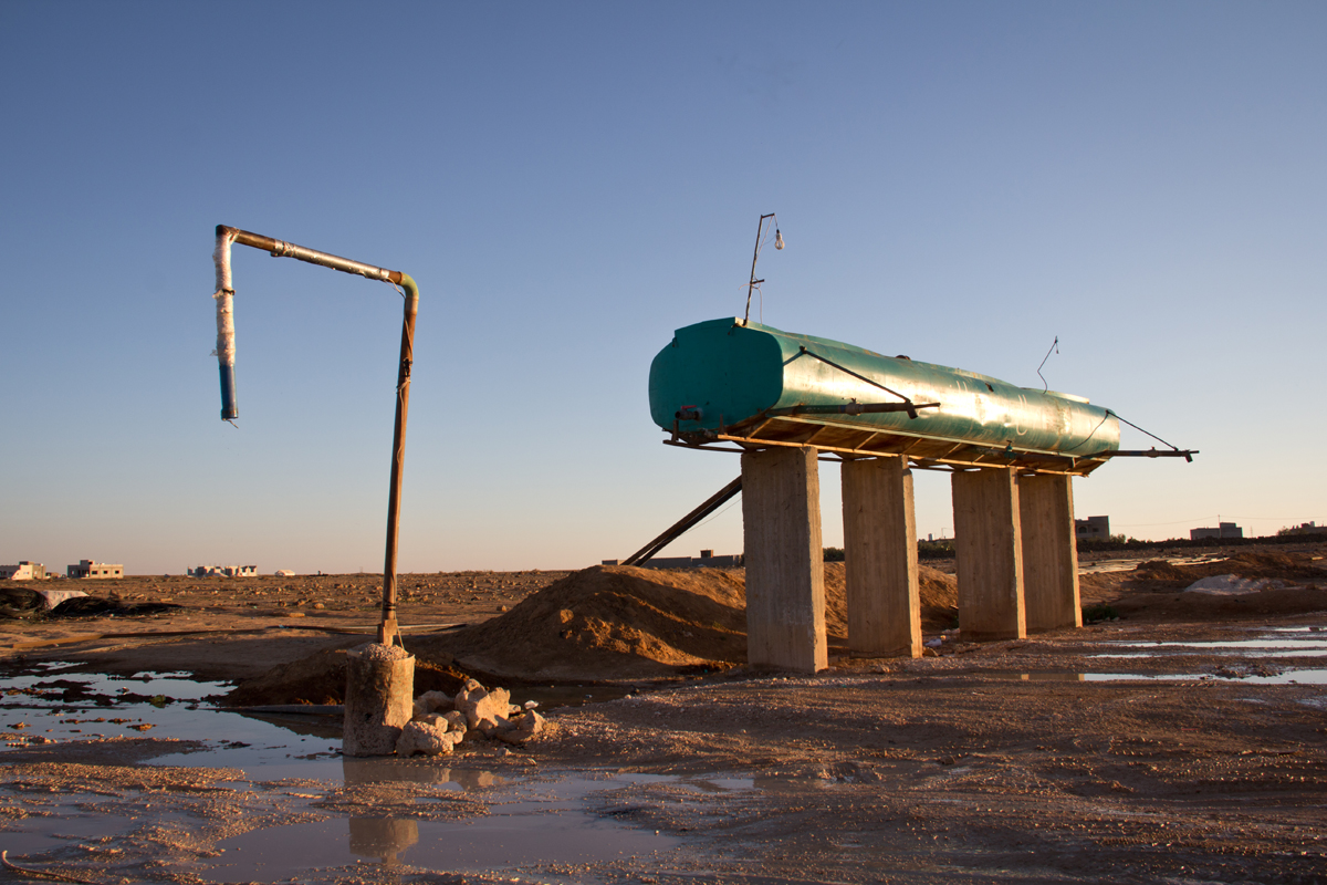 A pipe that pumps the water out of the well in order for it to be filled into the tankers. 