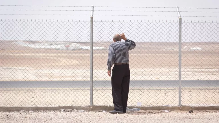 بالصور: أول أيّام مخيم الأزرق للاجئين السوريين | Photos: First Days at Azraq Syrian Refugee Camp