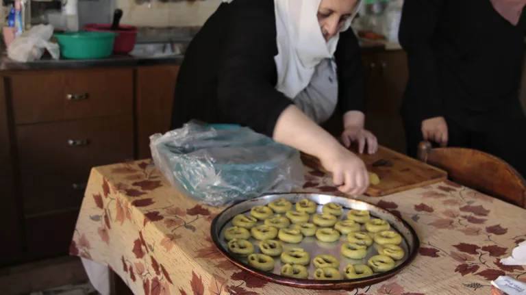 «طُبِخ في المنزل»: ربات بيوت ينافسن المطاعم