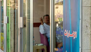 جائحة كورونا تحوّل سيارات السفريات إلى «أكوام حديد»
