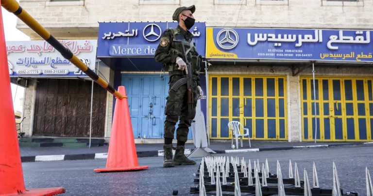 الجائحة في الضفة الغربية: كيف تدير السلطة الفلسطينية أزمة كورونا؟