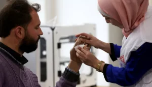 المهن الطبية المساندة: الجائحة تفاقم صعوبات فنيين لا نقابة لهم