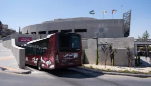 هل يسهم الباص السريع في استعادة ركاب النقل العام؟