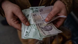 أزمة الليرة التركية: الاقتصاد كخصم سياسي