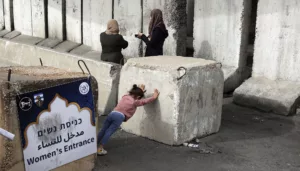 العنف الصامت: هكذا يقتحم الاستعمار الإسرائيلي معجمنا الأسري