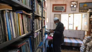 كيف تطوّرت سوق الكتاب القديم في الأردن؟