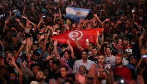الملاعب والأمم المتخيلة: أن تؤخذ كرة القدم على محمل الجدّ