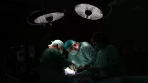 من سرقة الأعضاء إلى قصف المستشفيات: أطباء «إسرائيل» في خدمة الإبادة