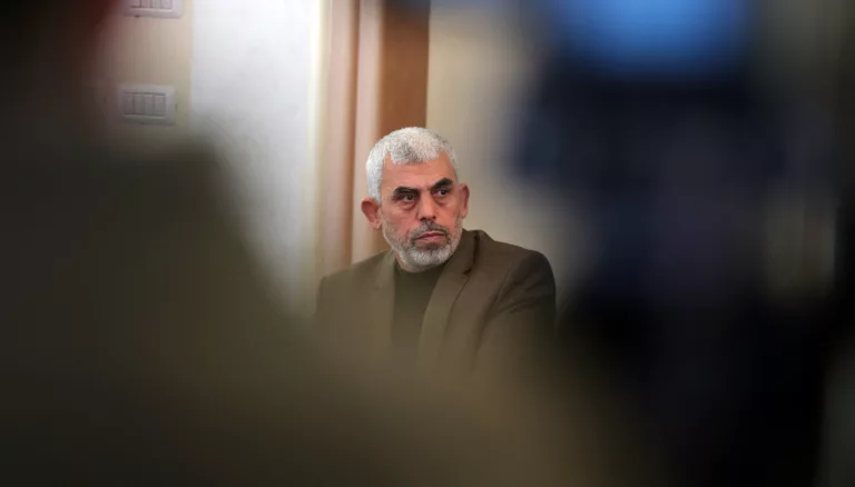 «عقيدة السنوار»: عن ثلاثية السجن والنفق والمخيم