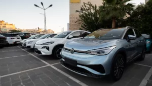 بمواصفات أوروبية أو أمريكية: كيف يتغير سوق السيارات الكهربائية في الأردن؟