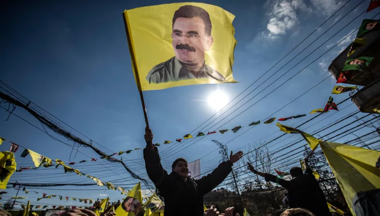 تركيا تترقّب: ماذا بعد دعوة أوجلان للتخلي عن السلاح؟